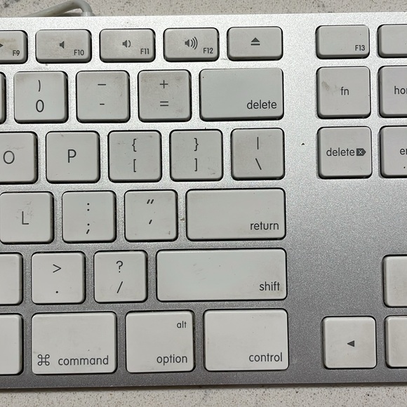 Wired Apple Keyboard with numeric pad - Picture 4 of 10